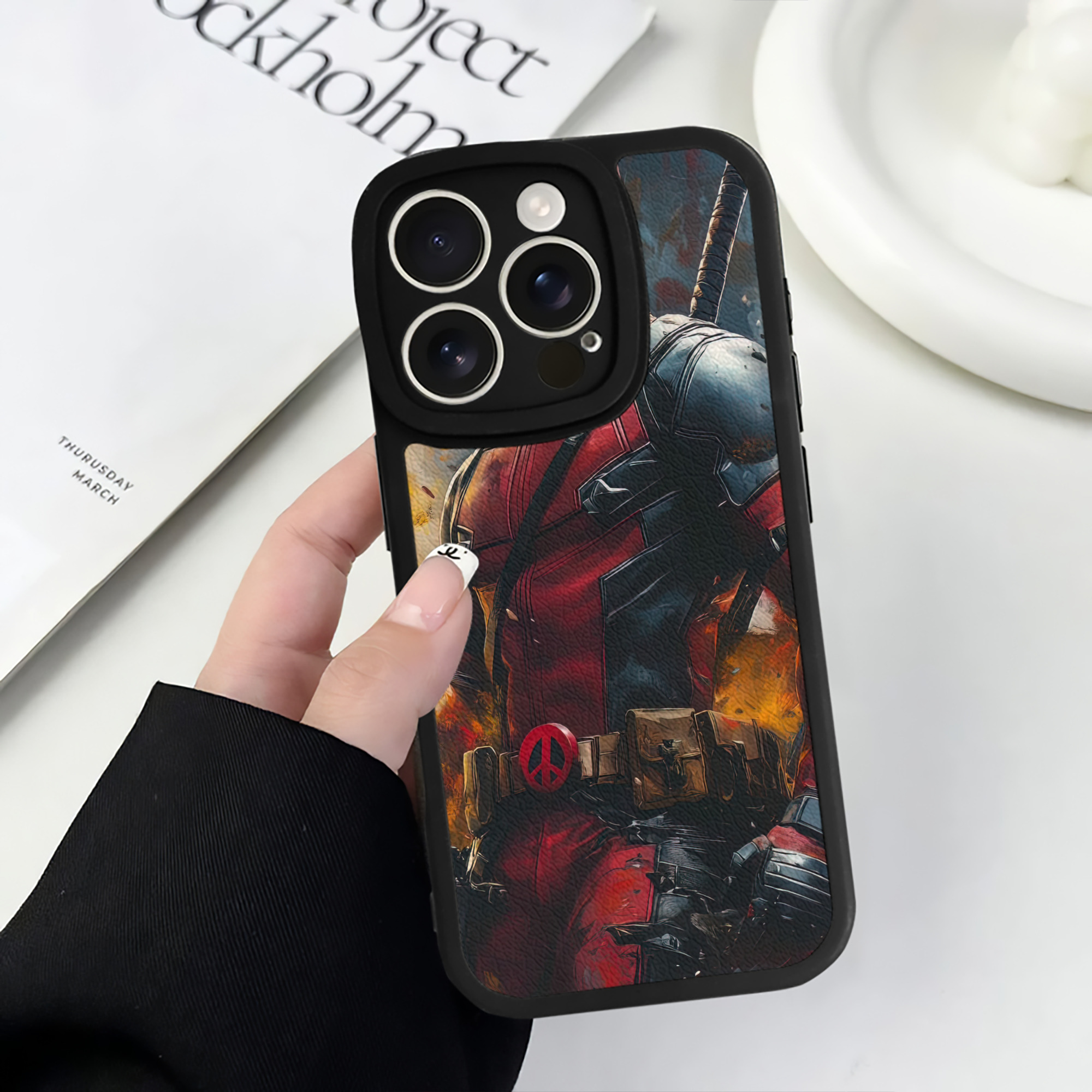 （画像用） Deadpool デッドプール 【iPhone 16シリーズ対応】シリコンスマホケース（レザー調） 材質：シリコン